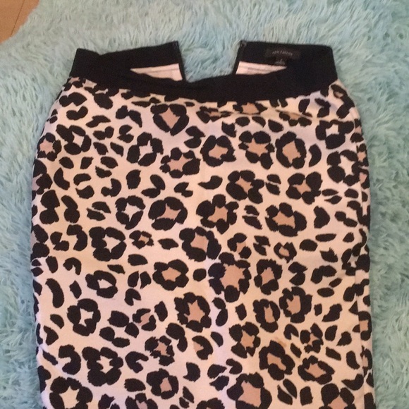 Skirts - Picture 8 of 8